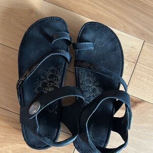 Aetrex Black Comfort Sandals with Adjustable Straps